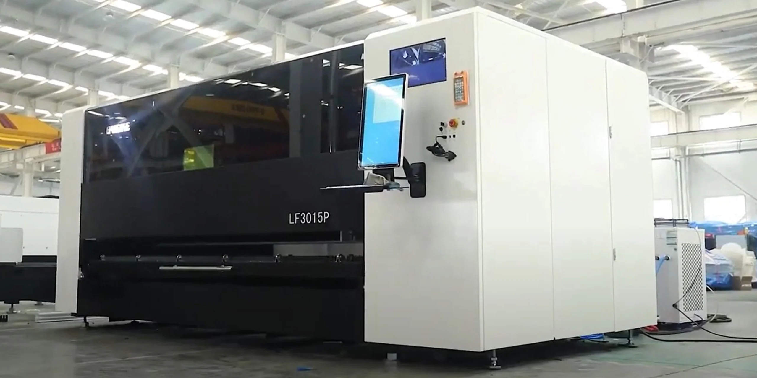 Gweike LF3015P Pro - Enclosed Single Slide-out Table - Image 3