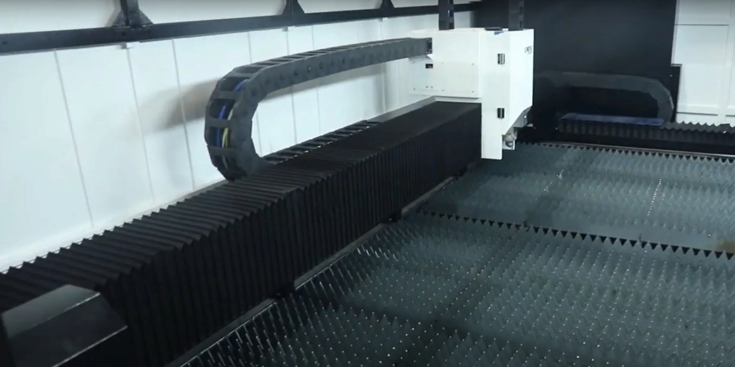 Gweike LF3015P Pro - Enclosed Single Slide-out Table - Image 5